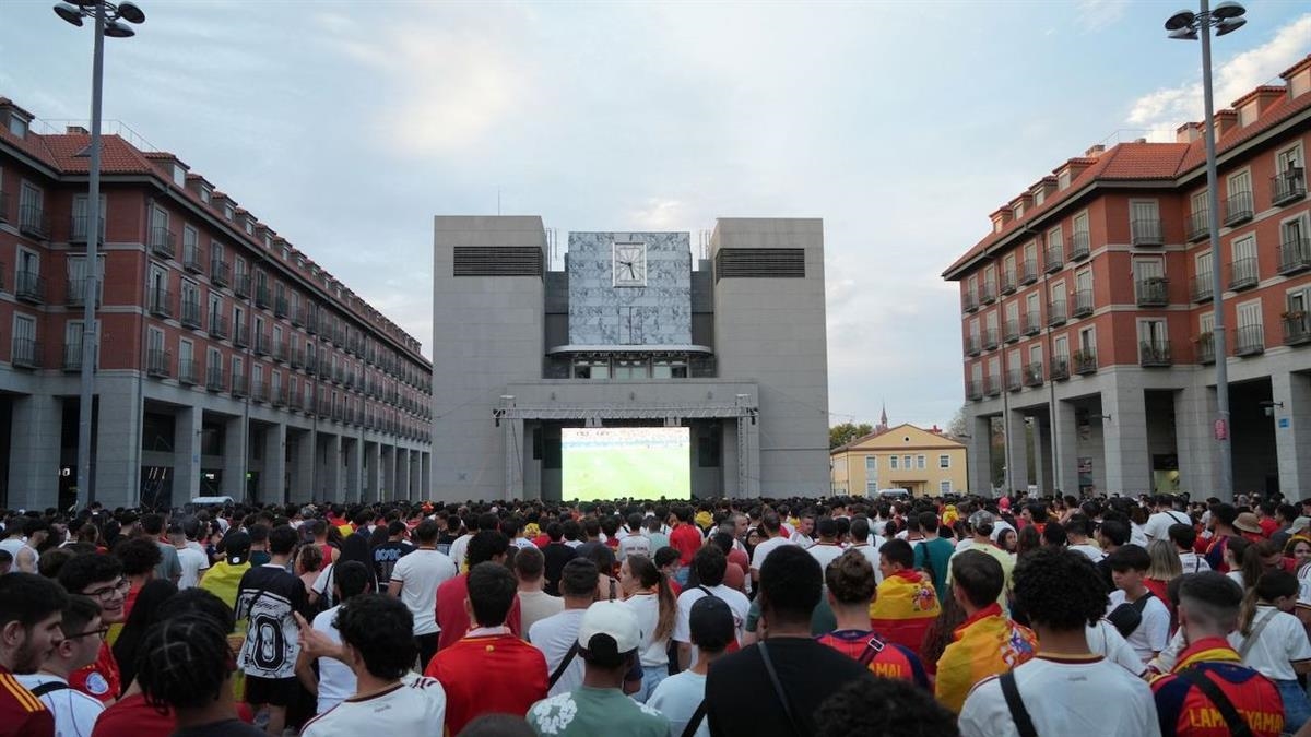 La Plaza Mayor volverá a reunir a miles de aficionados este domingo para seguir la final del Mundial