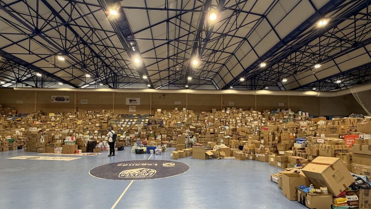 El alcalde solicita asistencia logística al Ejecutivo central para trasladar toneladas de alimentos, ropa y medicinas recogidas tras los terremotos