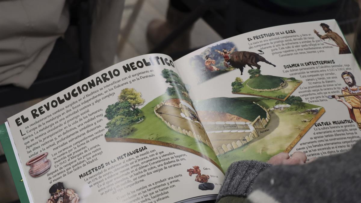 Se ha presentado en el Ayuntamiento el libro Historia Ilustrada de Galapagar, financiado pro la Concejalía de Cultura para divulgar la historia de nuestro municipio