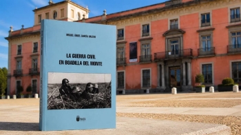 La obra analiza  los principales acontecimientos ocurridos en la localidd