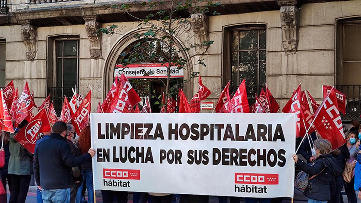 Los limpiadores afirman ser "esenciales e imprescindibles" mientras que "la aplicación de su convenio es un asunto prescindible"