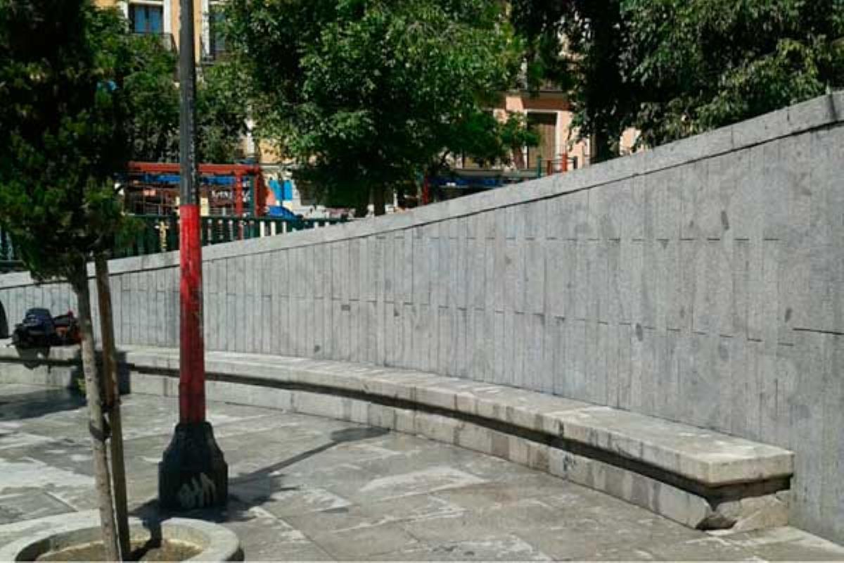El Ayuntamiento de Madrid vuelve a eliminar las pintadas de la plaza Dos de Mayo

