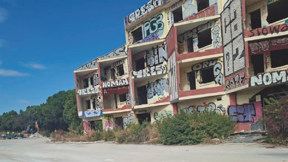 Se ha logrado el cierre provisional del acceso desde la A‐5, origen de los vertidos incontrolados
