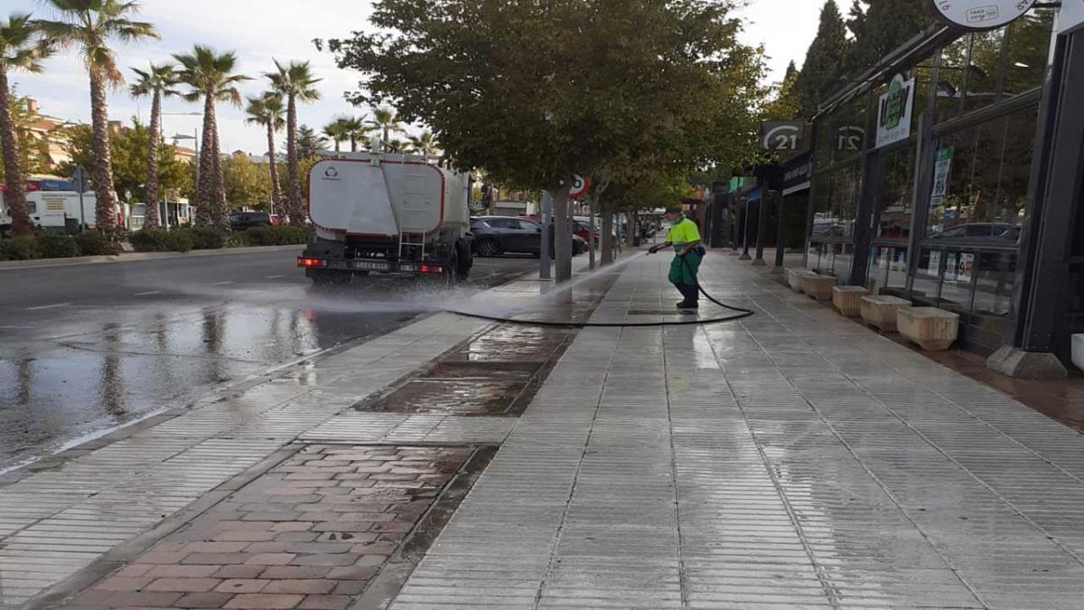 Las limpiezas se hacen con agua, jabón e hipoclorito y se realizaran todos los martes y viernes del mes de agosto
