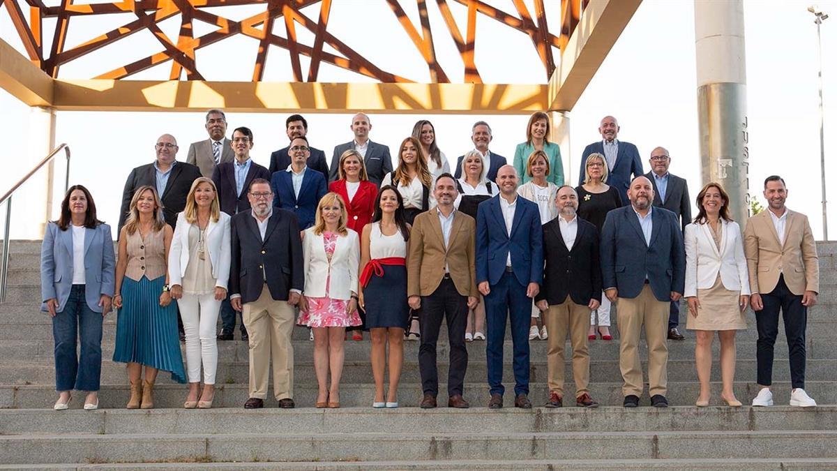 La media de edad de sus componentes es de 46 años y, de los cuales, el 90% tienen estudios medios o superiores