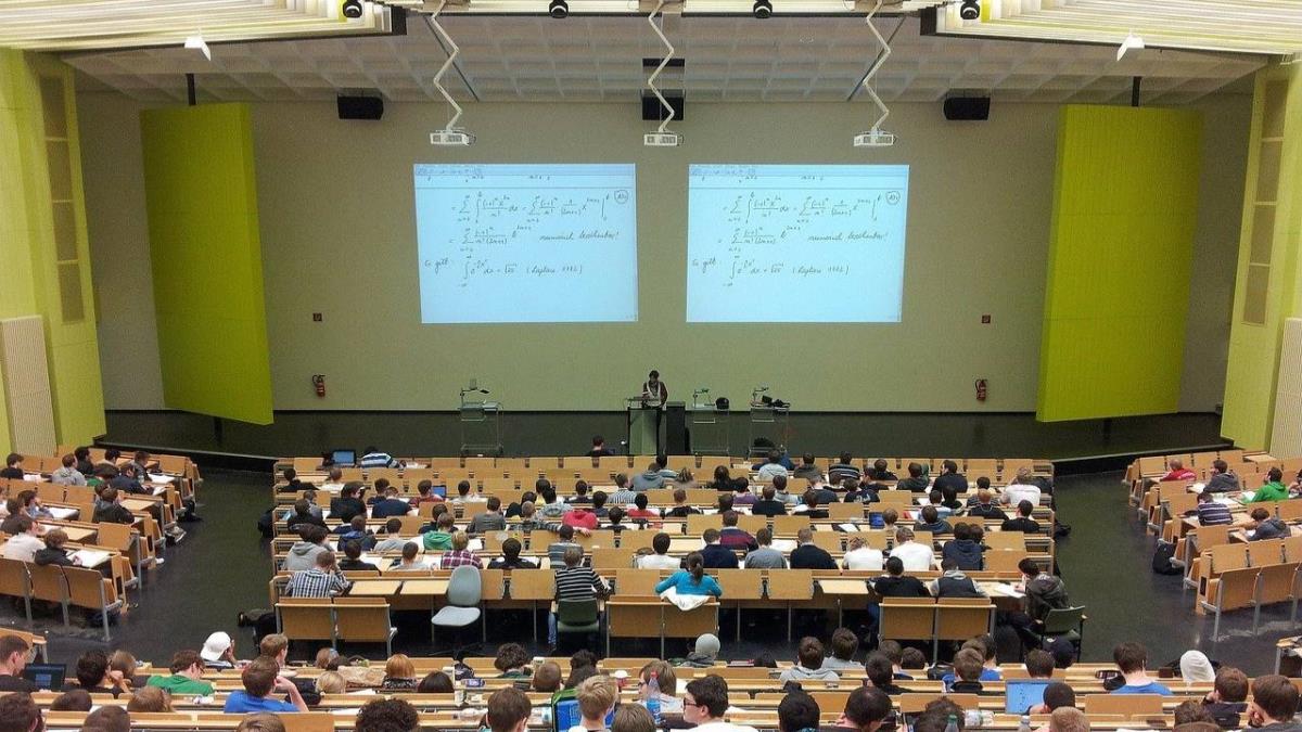 El Gobierno regional lanza este fin de semana una gran oferta, la mayor en la historia de la región, para docentes de Secundaria y Formación Profesional 