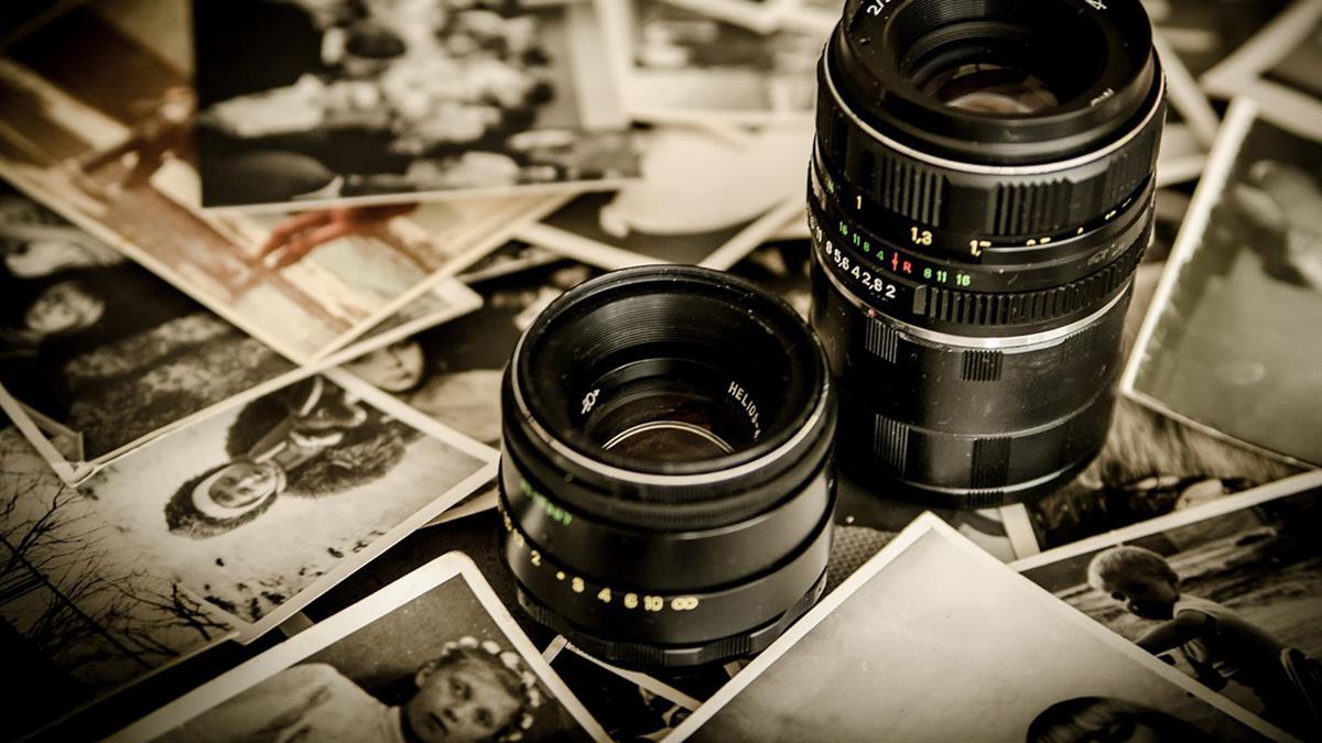 Manzanares El Real acoge la exposición de Santi Burgos