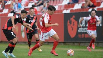 Los rojillos ganan con un emocionante tanto de Izan que enloqueció a la grada