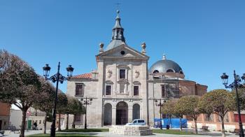 La historia de este monumental municipio esta unida desde el siglo XVII a la de la Casa Olivares
