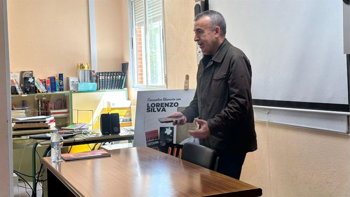 El autor participó en el programa de "Encuentros Literarios" de la Dirección General del Libro