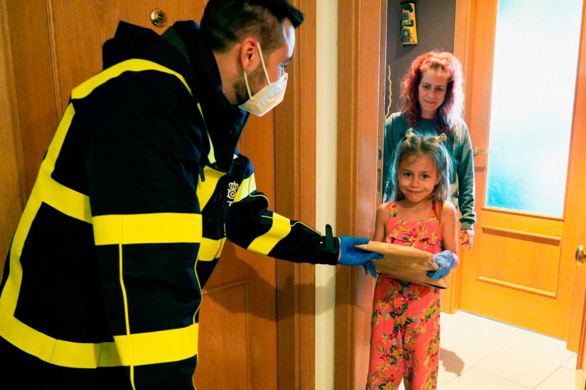 Protección Civil y Correos se encargan de llevar a cabo la distribución a diferentes niños