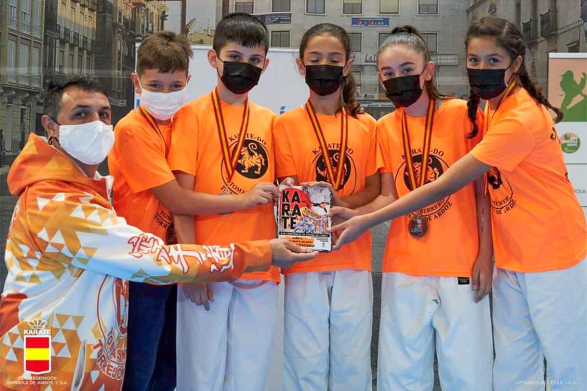 También hubo varios éxitos destacados en las categorías Junior, Cadete y karatekas con diversidad funcional en la Liga Nacional de Karate Parakarate