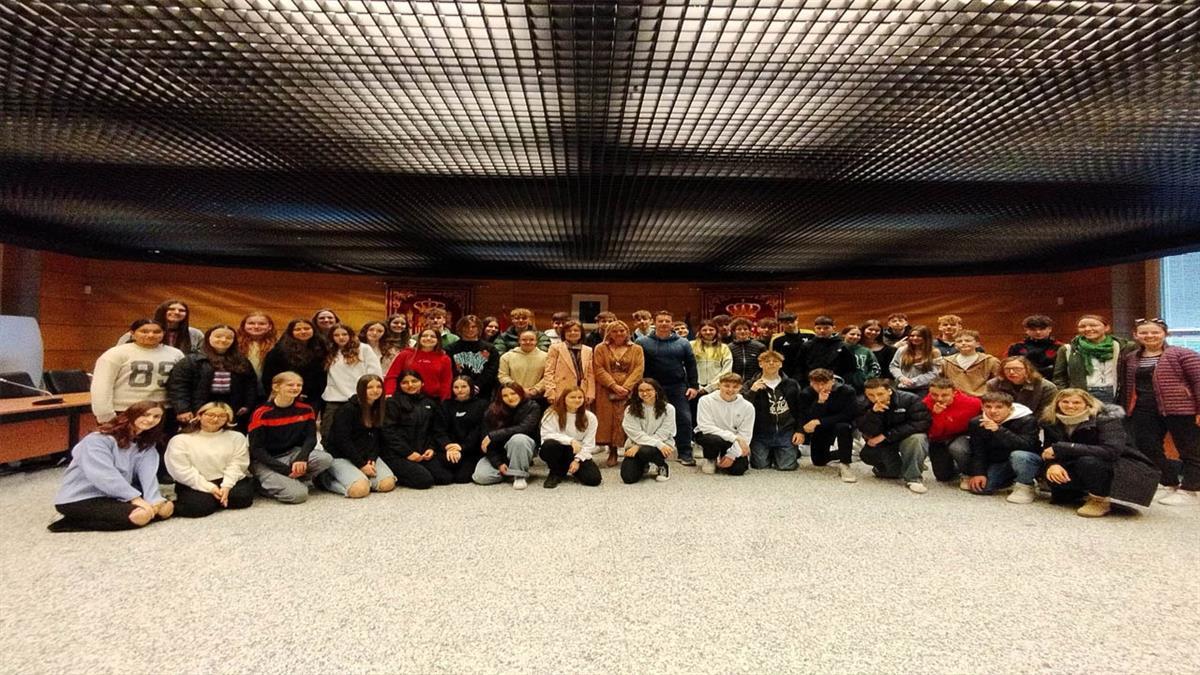 Un grupo de alumnos de intercambio han visitado el Ayuntamiento de Collado Villalba
