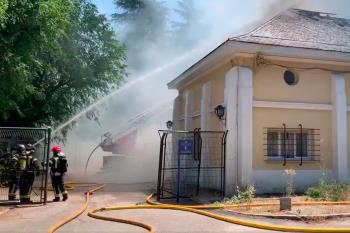 Tras más de cuatro horas de trabajo los bomberos acabaron con las llamas que no causaron heridos