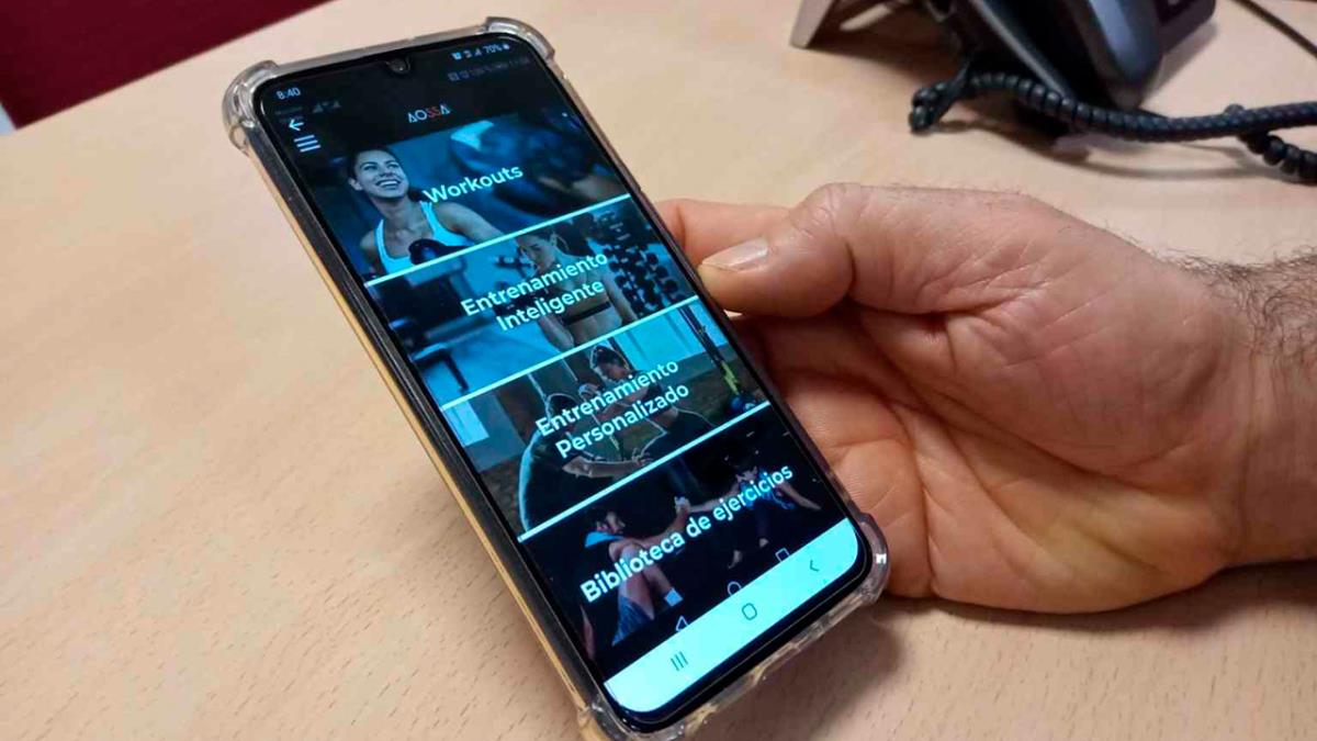 Con el toque de queda han tenido que cerrar sus puertas antes, pero siguen ofreciendo las clases de forma telemática