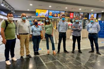 La delegada de Cultura Andrea Levy ha visitado las instalaciones de Cinesa en Chamberí