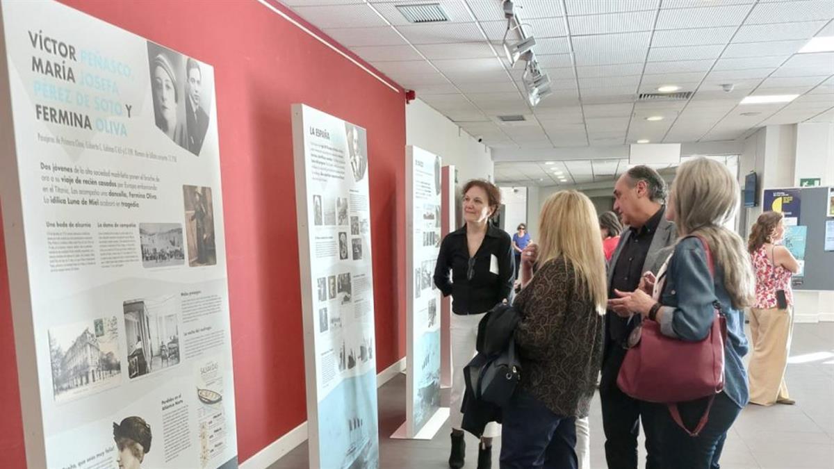 La concejala del distrito, Paula Gómez-Angulo, ha inaugurado hoy la muestra que permanecerá en el Centro Cultural Eduardo Úrculo hasta el 27 de abril
