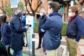 Lee toda la noticia 'Los dos primeros puntos de recarga eléctrica de vehículos'