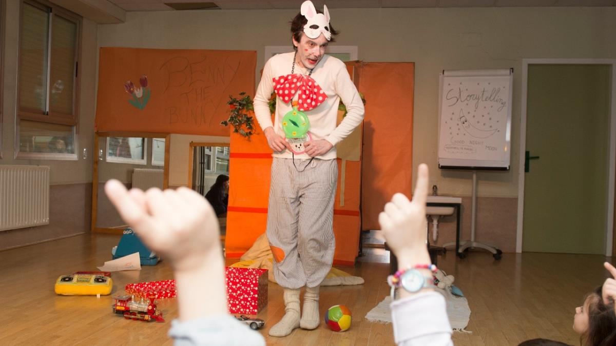 Los alumnos de 1º a 6º de Primaria de once colegios del municipio han participado en estas sesiones que consisten en representaciones de cuentos e historias en inglés