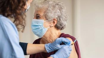 Su inmunidad tras la pauta completa solamente dura tres meses por el deterioro del sistema inmune