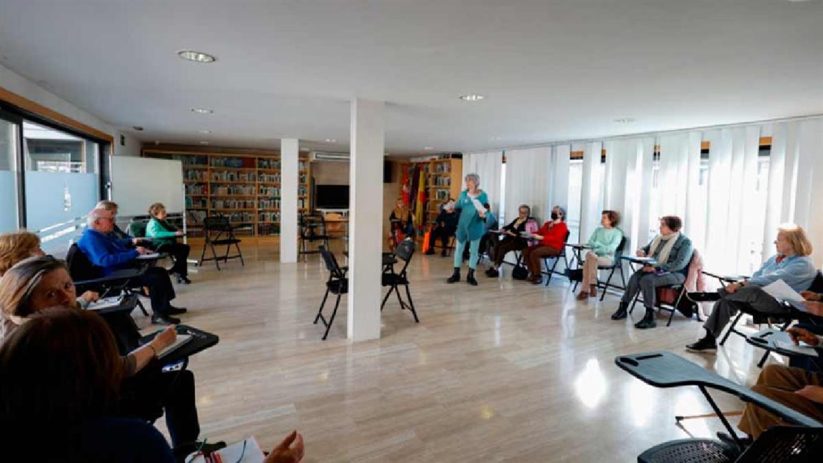 Abre la preinscripción para los cursos y talleres del próximo curso en los centros de mayores
