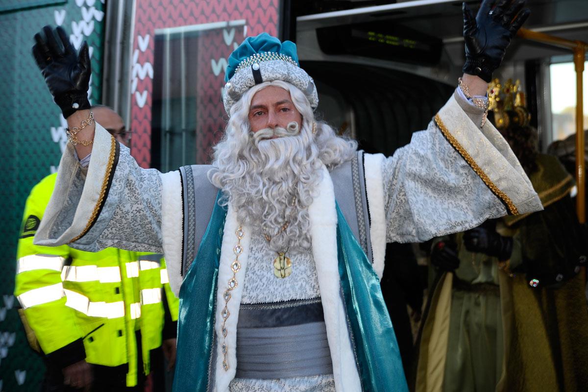 El ayuntamiento ha iniciado el reparto de las 80.000 bolsas de dulces para sustituir la falta de caramelos el 5 de enero