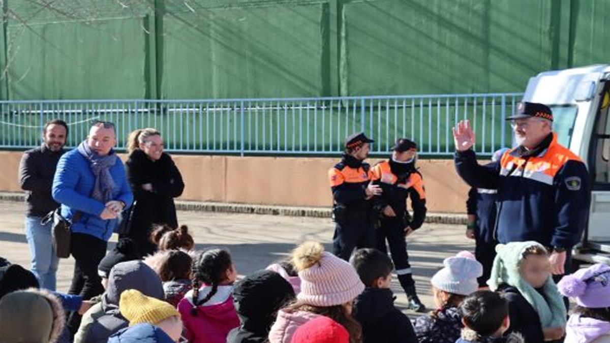 Los alumnos han tenido la oportunidad de conocer por dentro los vehículos 