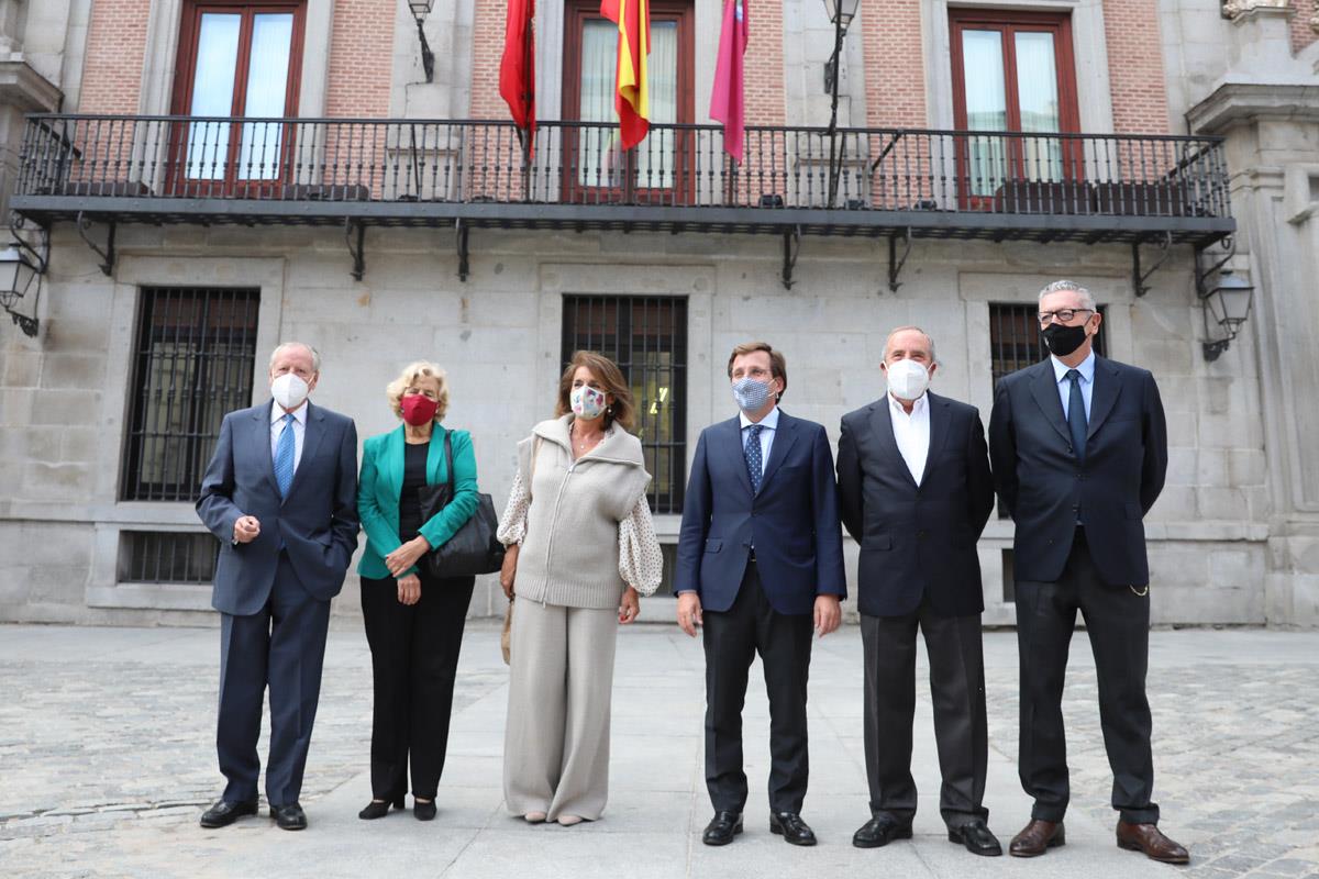 Los retratos de Manuela Carmena, Ana Botella y Alberto Ruiz-Gallardón forman parte desde hoy de la colección dedicada a los alcaldes madrileños