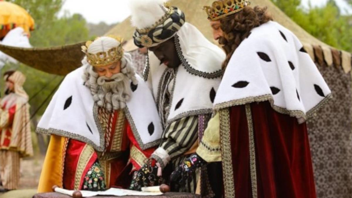 Los Reyes esperan saludar y recibir las cartas en el Parque Darwin un día antes de subirse a las carrozas reales