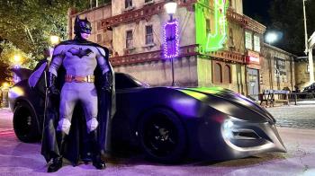 El Batmóvil New 52 sale por primera vez de Parque Warner Madrid
