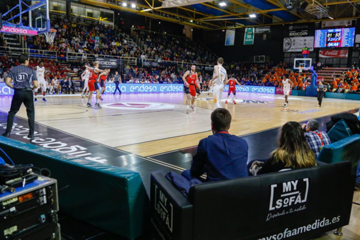 El personal del club ha decidido bajarse el sueldo un 30% para ayudar a los más necesitados