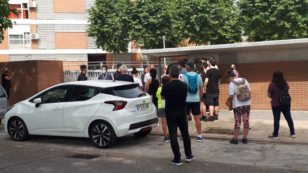 Adolfo ha conseguido un mes más de plazo gracias a la presión vecinal 