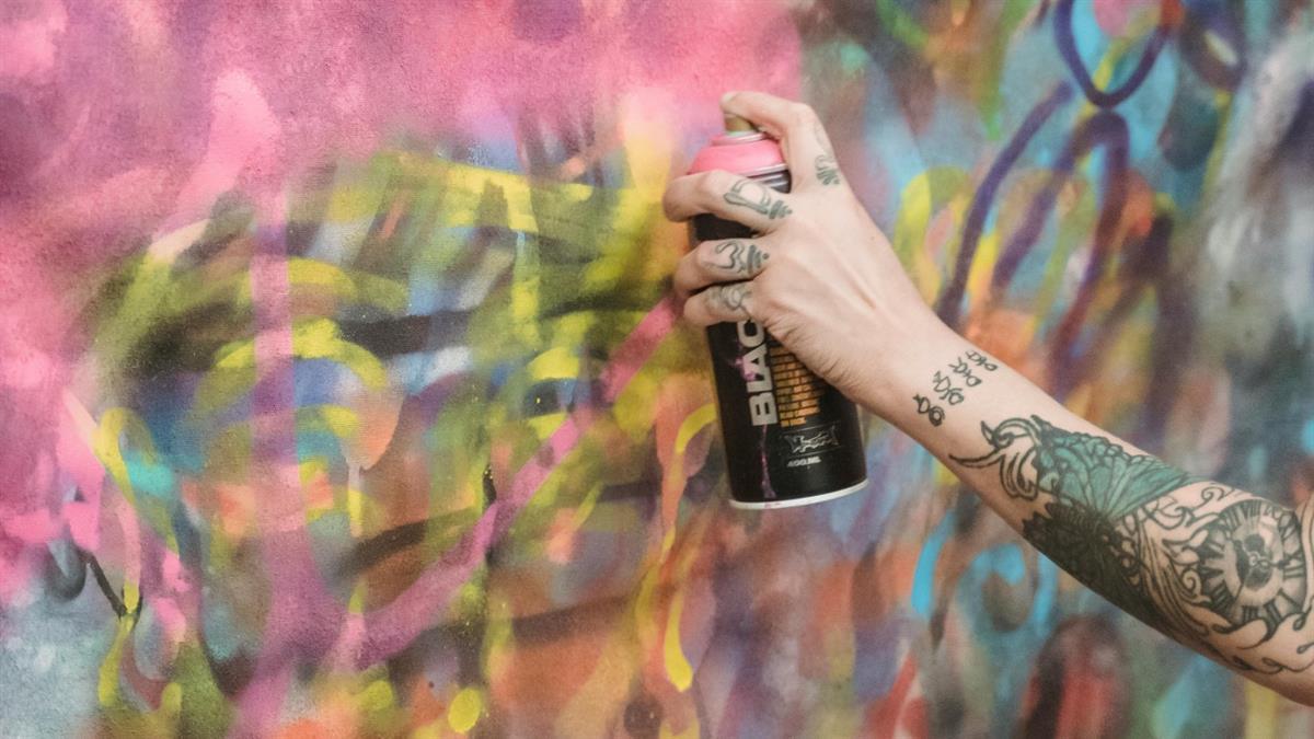 El Ayuntamiento continúa "sin descanso" la campaña contra los grafitis