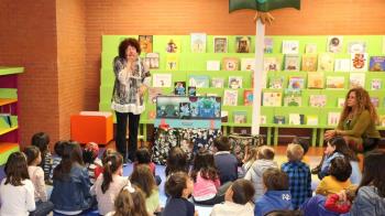 Algunos vecinos de los Centros de Mayores visitarán las escuelas infantiles para representar cuentos para los más pequeños