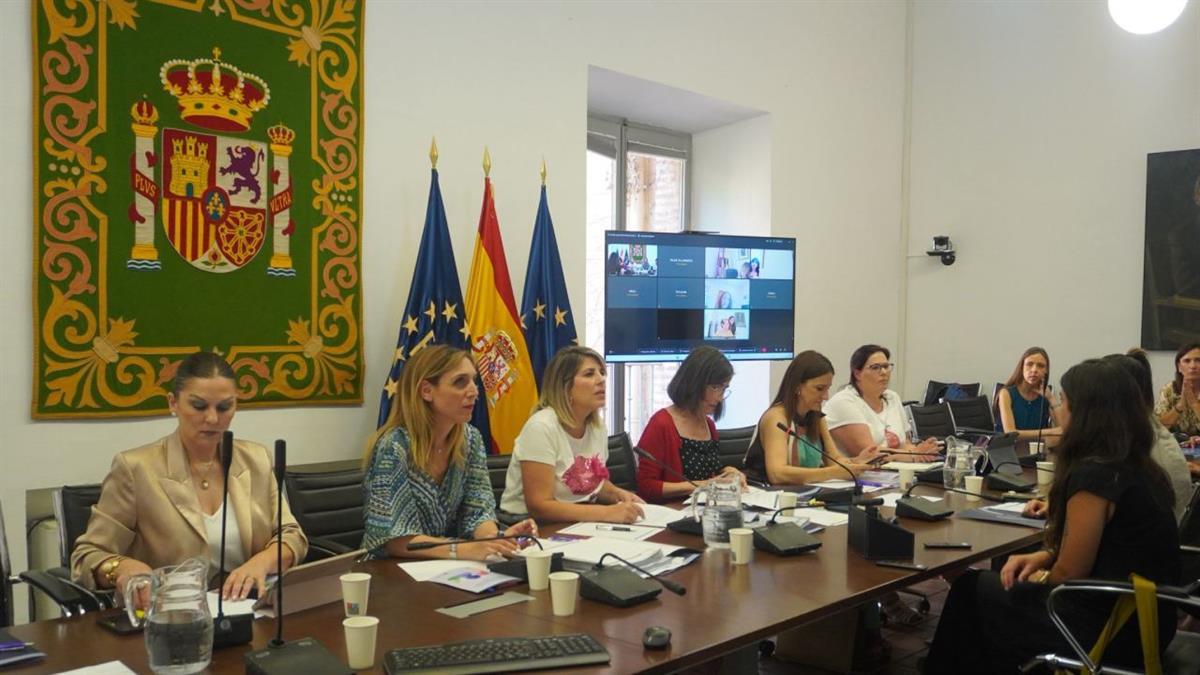 La alcaldesa destaca la atención y protección a las víctimas, la sensibilización y la promoción de la igualdad