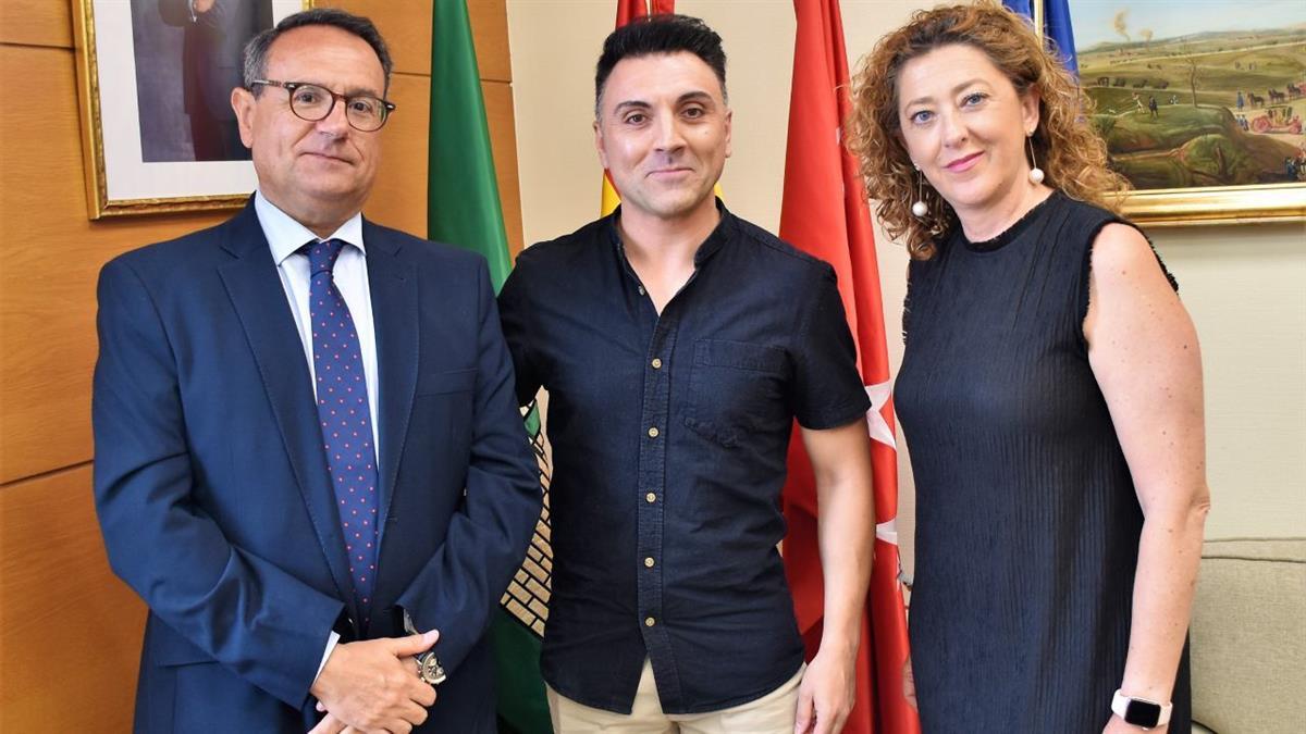 Este artista de circo tiene más de diez años de experiencia en diversos espectáculos 