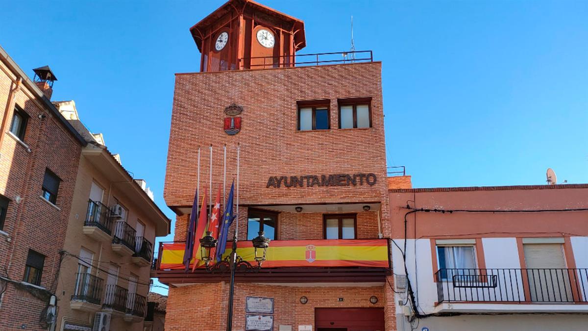 Fue edil durante el mandato 1987-1991, además de presidente, entrenador y jugador del Club deportivo Humanes