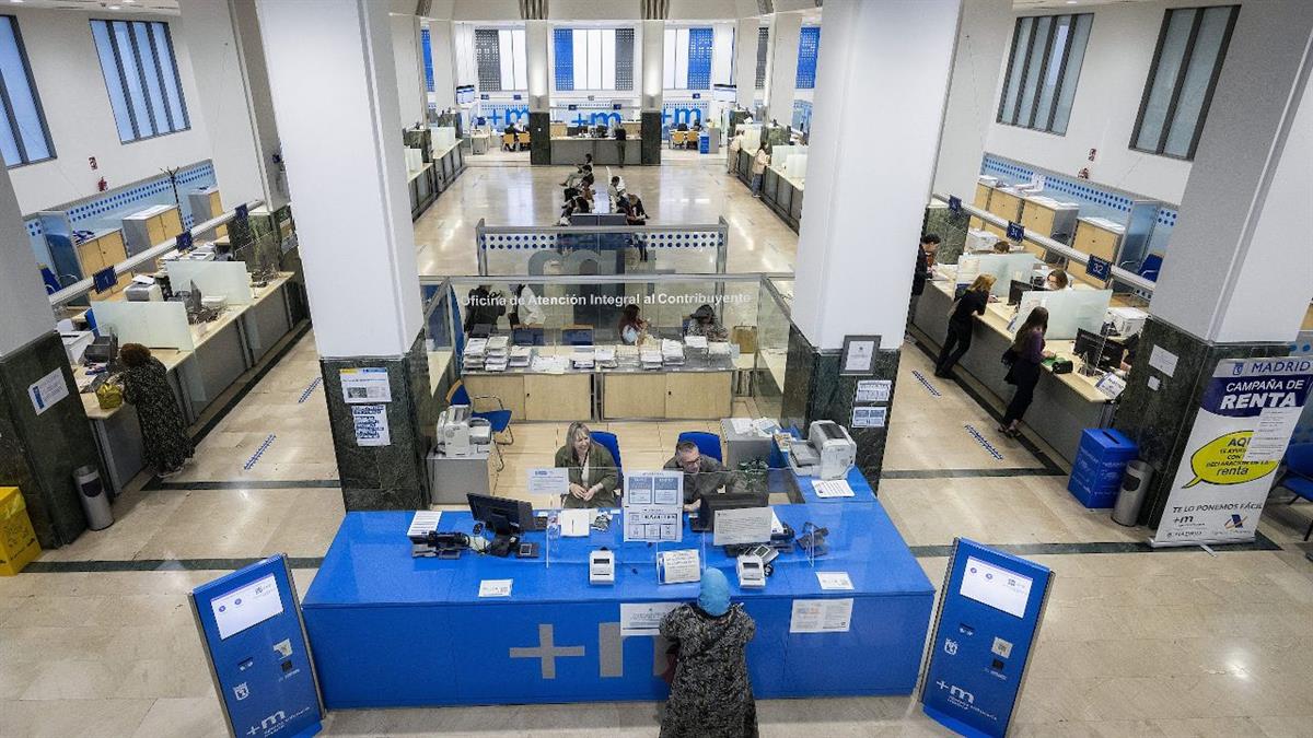 Las Oficinas de Atención Integral al Contribuyente reforzaron la asistencia telefónica y presencial durante la campaña de la declaración de la renta de 2025