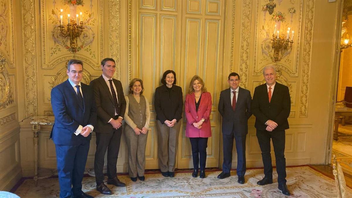 La delegada de Economía, Innovación y Hacienda se reúne con la decana del Colegio Notarial