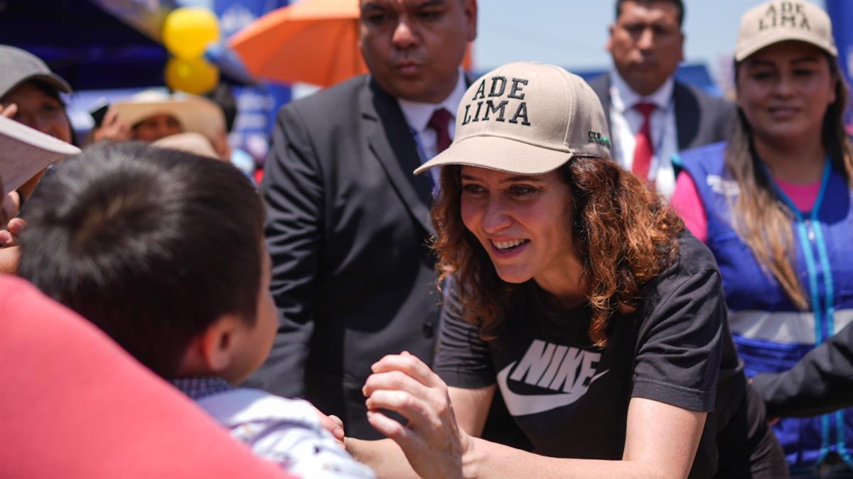 La presidenta visita el sistema de supervisión de aguas residuales para la detección de COVID que llevaron a Perú en 2021