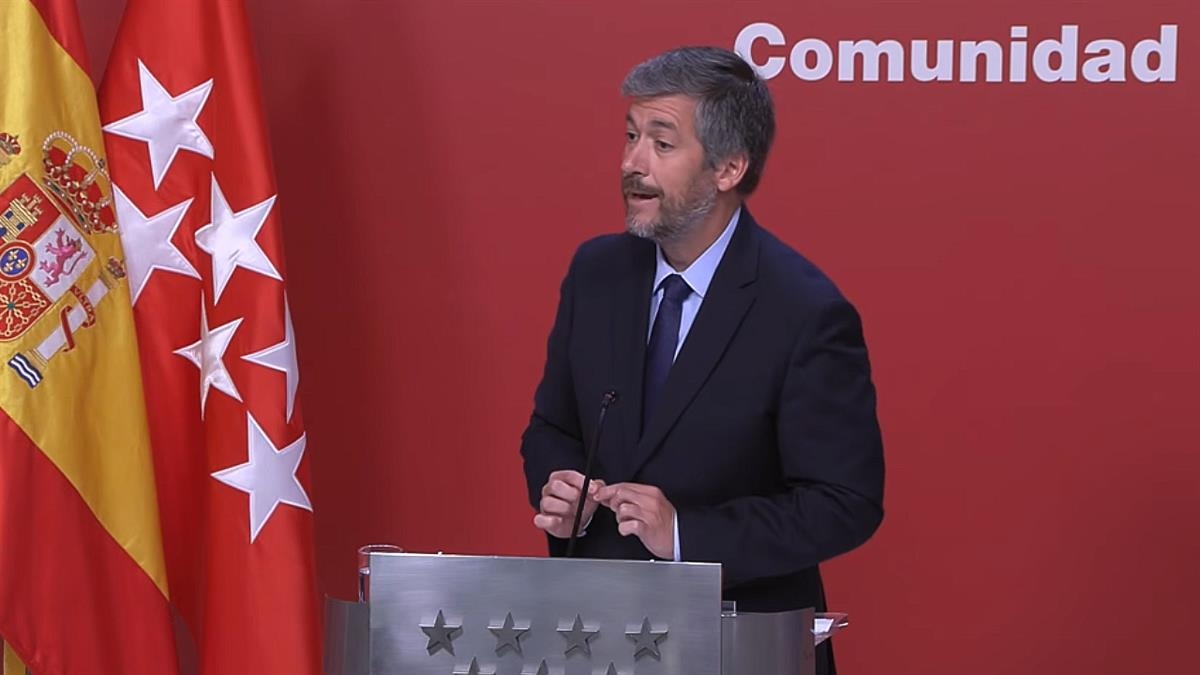 El Gobierno de Ayuso acusa a Sánchez de usar este término "como única explicación" a la investigación sobre su mujer