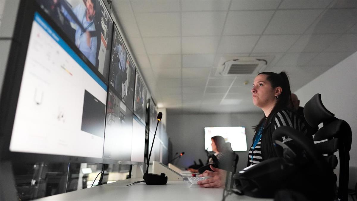 El Gobierno regional financiará contratos de entre cuatro y seis meses en los municipios afectados por el fuego y reforzará la atención con el Empleabús