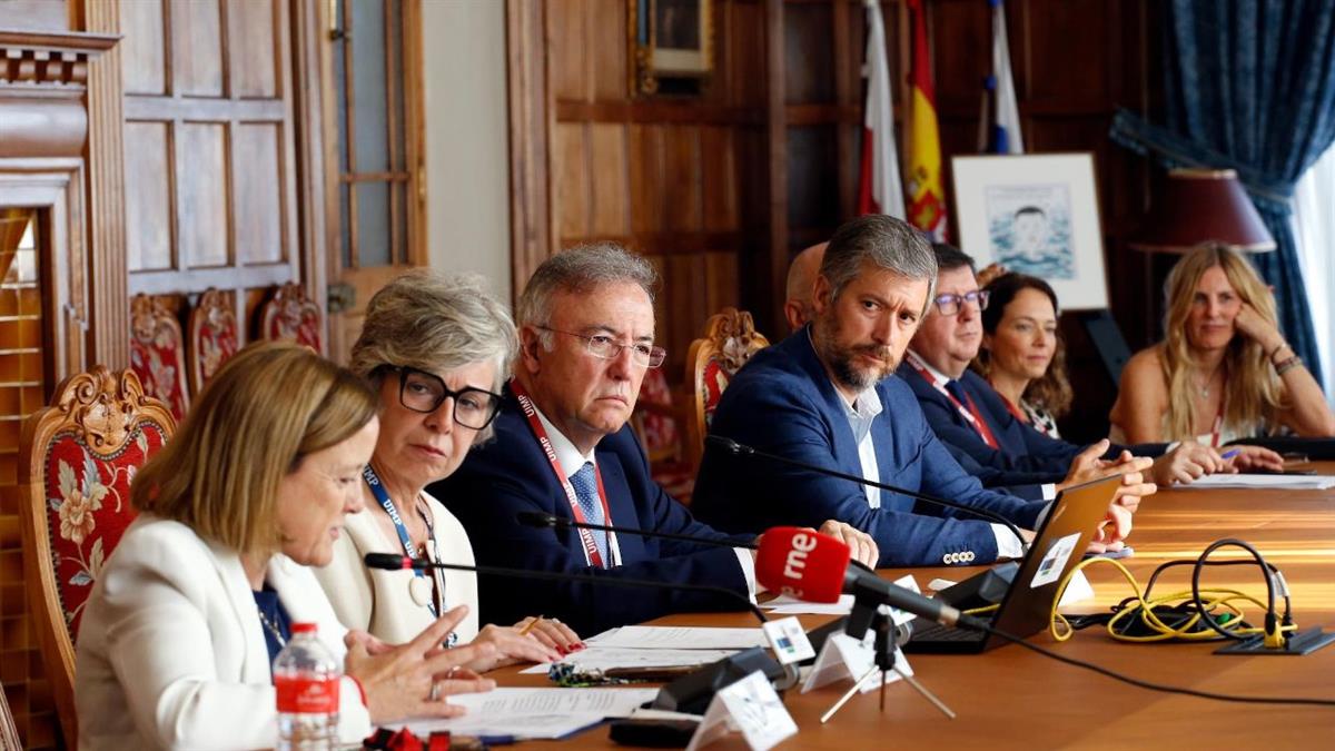 El consejero Miguel Ángel García Martín defiende la simplificación administrativa como herramienta para impulsar la inversión y la actividad económica