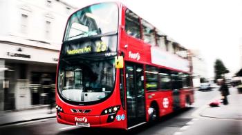 El Gobierno regional habilita un autobús para trasladar a los alumnos que se encontraban en cuarentena en un hotel de la Palma