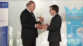 Almeida alaba el papel de los informadores en los Premios Internacionales de Periodismo 2022
