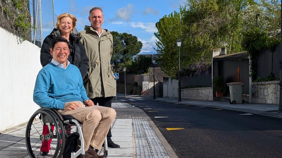 Contaba con aceras no accesibles y carecía de alumbrado en un importante tramo de la vía