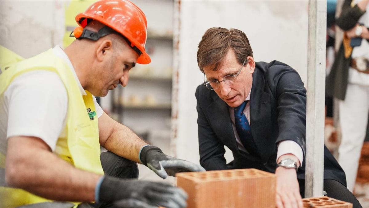 La Escuela Municipal de Empleo Verde y Oficios cumple su primer año con un 55 % de inserción laboral y más de 1.000 alumnos formados en la red municipal