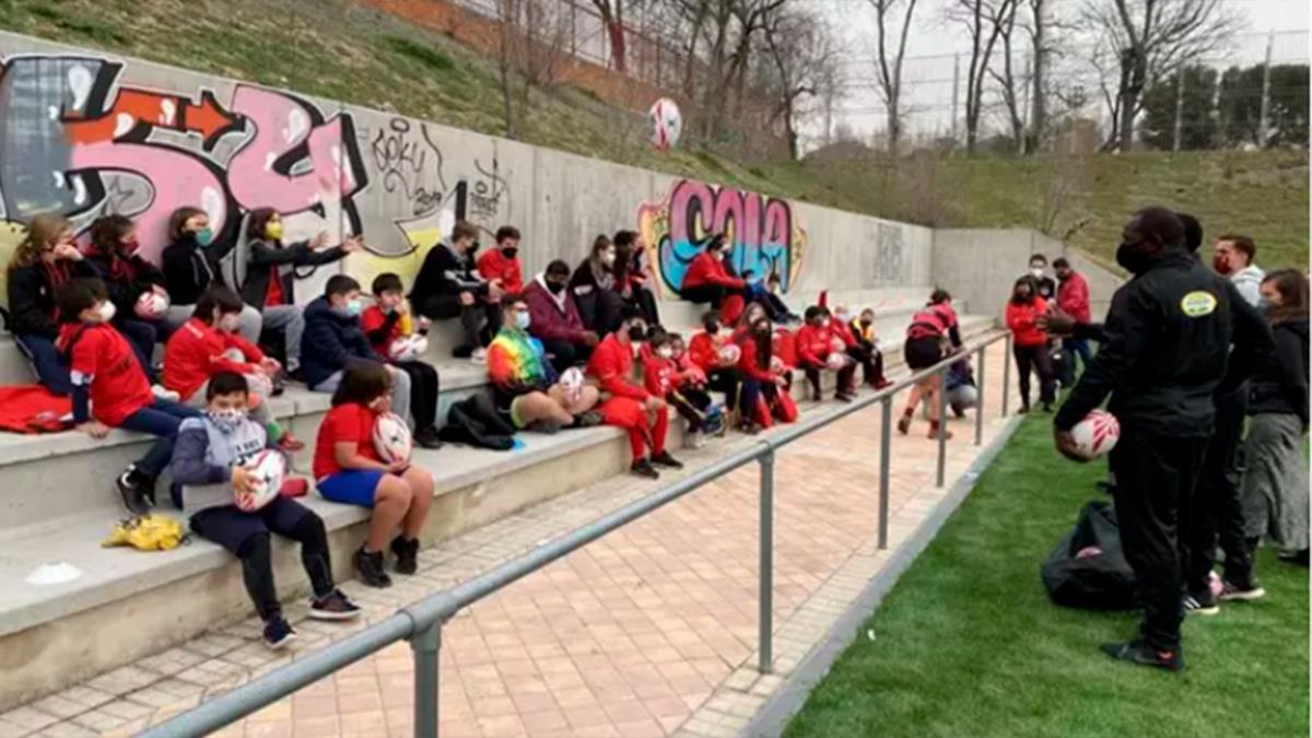 Establecen convenios con federaciones regionales de fútbol sala, baloncesto y voleibol