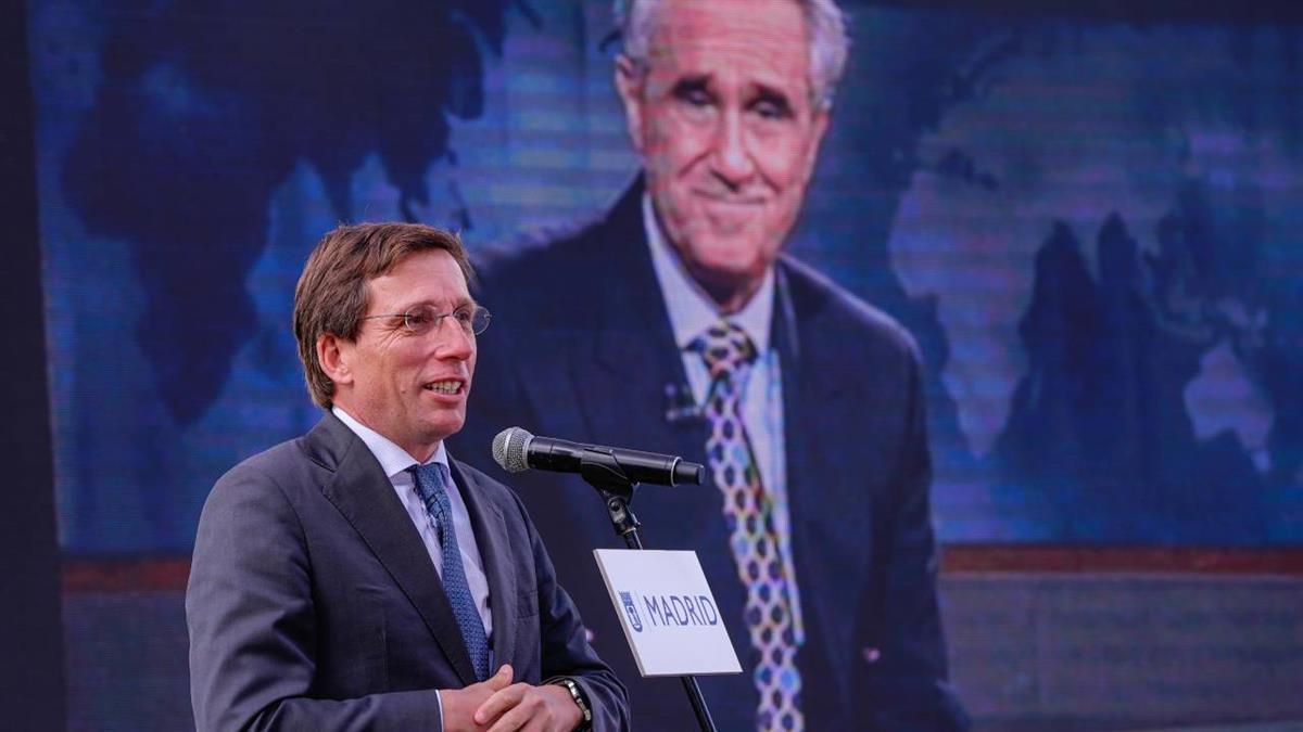 En el homenaje han participado familiares y numerosos compañeros de profesión del periodista