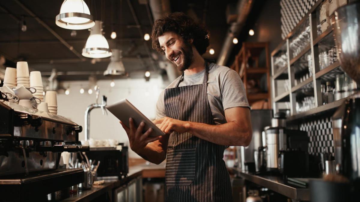 El desempleo cae en todos los tramos de edad